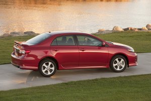 2013-toyota-corolla_100424604_h